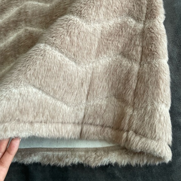 Dylan Chevron Faux Fur Long Sleeve Sweater Women's Size S Brown Tan Cozy - Picture 6 of 11